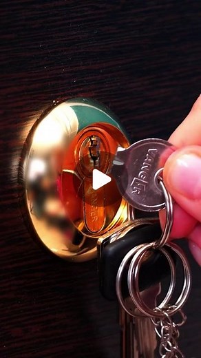 5-Minute Repair on Instagram: "Common lock problems and how to fix them 🔐 😎 #5minrepair #howto #fixitlikeaboss #fixit #smartsolutions #lifehacks"