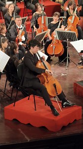 Salut d'Amour (tạm dịch: "Lời chào tình yêu") là một trong những tác phẩm nổi tiếng nhất của nhà soạn nhạc người Anh Edward Elgar. Tác phẩm được sáng tác vào năm 1888, trong thời kỳ Elgar đang yêu và đính hôn với Caroline Alice Roberts, một học trò của ông. Ban đầu, bản nhạc có tựa đề tiếng Đức "Liebesgruß" (Lời chào tình yêu), thể hiện sự lãng mạn và tinh tế của Elgar dành cho người vợ sắp cưới vì cô rất thạo tiếng Đức Elgar viết tác phẩm này như một món quà cầu hôn dành cho Alice, và bà đã đáp