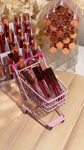 Discover the Day & Night lip glaze duo for just 133.00! Click the yellow basket to add these must-have shades to your cart 💄💋 #otwoo #otwoophbeauty #BeautyTok #otwoolipglaze