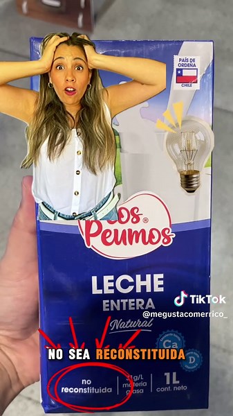 ¿Qué dice tu leche? 🧐 Si alguna vez te has detenido a leer la etiqueta de la caja, seguro has visto términos como “reconstituida” o “no reconstituida”. Y aunque pueden sonar raros, tienen una explicación bastante simple. 💡 La leche NO reconstituida es la que llega directamente de la vaca 🐄, sin haber sido mezclada con agua o leche en polvo. En cambio, la leche reconstituida se obtiene al agregar agua a leche en polvo, lo que permite conservarla por más tiempo y facilitar su transporte. La rec