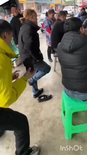 Making ai relatable on Instagram: "1997년 개봉한 영화 Titanic은 잭과 로즈의 운명적인 사랑을 통해 비극 속에서도 오래 남는 감정의 깊이를 보여주는 작품입니다. 화려한 연출보다 인물의 감정에 더 집중한 제임스 카메론 감독의 스타일은 지금 다시 봐도 묘하게 가슴을 울리죠. 배가 침몰하는 장면이 아닌, 두 사람이 서로를 바라보던 순간들이 더 강하게 기억에 남는 영화이기도 합니다. 이 감정을 완성해주는 곡이 바로 셀린 디온의 *“My Heart Will Go On”*입니다. 처음 들으면 잔잔한데, 어느 순간 자연스럽게 가슴이 벅차오르는 느낌을 줍니다. 특히 후반부의 고조되는 보컬은 영화 속 잭과 로즈의 마지막 장면과 겹쳐지면서 괜히 마음이 서늘해지기도 하고요. 많은 분들이 “이 노래가 나오면 왜 그 장면이 자동으로 떠오르는지 모르겠다”고 말하는데, 그만큼 영화와 음악이 자연스럽게 얽혀 있는 곡입니다. 1998년 아카데미 주제가상을 비롯해 여러 상을 휩쓴