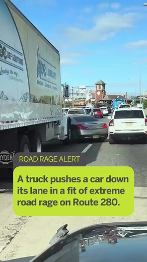 👀‼️ WATCH: Box truck slams into car and shoves it down Route 280 in wild road rage caught on camera. Driver escapes with minor injuries and there were no arrests made. Video by @mpk615