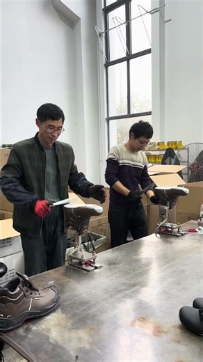 #SafetyShoes manufacturers are looking for agents &distributors#SAFETOE #workboot #PPE #Shorts #OEM