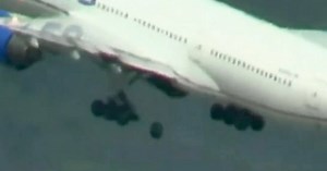 Tire flies off United Boeing plane shortly after takeoff