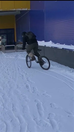 The perfect tire for winter cycling - the Tioga Power Block rolls sideways!