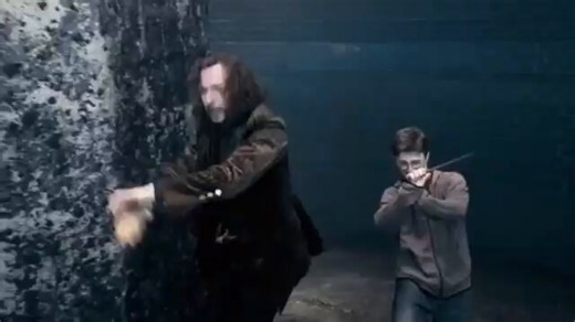 aslında burada bellatrix orospusu avada yapmıyor kitapta sadece büyünün rengi yszıyor ve o kemerin içine düşüyorYANİ O KEMEK ORDA OLMASAYDI SİRİUSUM HALA YAŞIYCAKTI AĞLIYCAM kitapta da harry nin dumbledore un yanında delirişi çok güzeldi😔😔😔😔