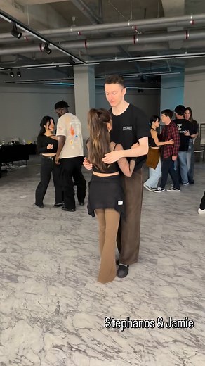 2025.10.20 It’s a smooth and beautiful dance with the artist, Stephanos. Enjoyed the moments. 😊😊😊 @seoul_kizomba_competition | Jamie Tsai