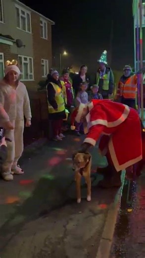 Calne Lions and Santa stop for Apollo