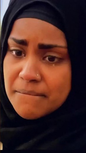 Nadiya Hussain + Sue Perkins, Great British Bake Off 2015. #wlw #sapphic #sueperkins #nadiyahussain