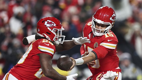Kareem Hunt touchdown narrows Texans lead over Chiefs to 10-7