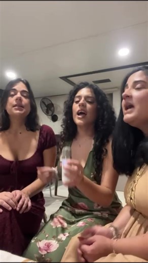 Signing like Turkeys! #karaoke #karaokefun #thanksgiving2025 #tonedeaf #foryoupage