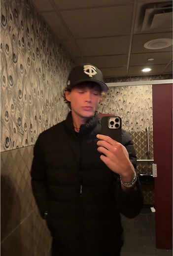 Mastering Hand Poses for Male Modeling