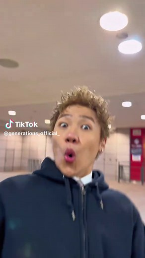 曲がり角で #TwoStepsBack 😂 #GENERATIONS #白濱亜嵐 #小森隼 #GENE_TwoStepsBack #PRODUCE6IXCOLORS #NewMusic