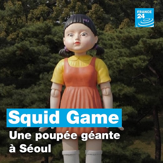 "C’est comme si on y était, avec la poupée, la musique, c’est vraiment excitant." La poupée emblématique de "#SquidGame" suscite toujours autant l’engouement des fans. "Younghee" a été installée au Parc olympique de Séoul, en Corée du Sud | FRANCE 24