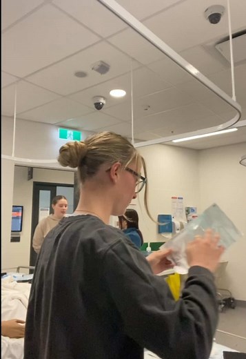 Do a vac dressing with me #nursing #fyp #usyd #usydnursing #nursingstudent