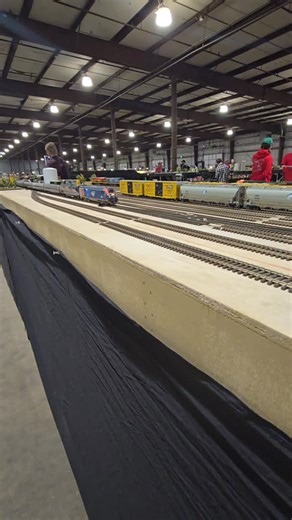 #Amtrak #Floridian in #HOScale. #alc42 #p42dc #locomotive #diesel #amtrak130 #amtrak305 #hoscaletrains #modeltrains #trains #train #transportation #travel #novanscaler #trainshow #trackside #trainsofinstagram #railsupremacy #trainspotting #trainspotter #amfleet #viewliner #fblifestyle #railroad #railroadphotography #railroadvideo | Northern Virginia N Scaler