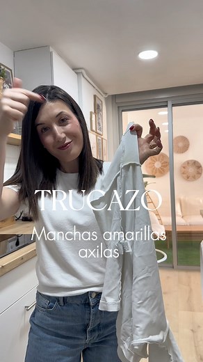 ✨ Mezcla mágica para eliminar las manchas amarillas de las axilas 😙 comparte con compi de colada 🧺 -3 cucharadas de bicarbonato de sodio -3 cucharadas de agua oxigenada -1 chorrito de jabón de platos - El zumo de un limón 🍋 Remueve bien hasta obtener una pasta homogénea. Aplica sobre la mancha, deja actuar unos minutos y lava como siempre. #limpiezahogar #limpiar #machas #colada | Marianordichouse