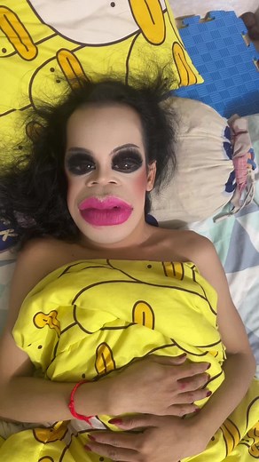 Cozy Bed Relaxation with Cartoon Duck Blanket