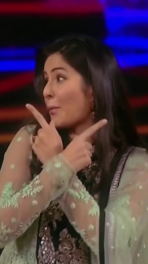 Katrina Kaif Dancing on Chikni Chameli - Best Dance Moves