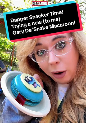 A few days ago we were at Animal Kingdom with the entire family. While there, my Aunt Jatana said we had to try her favorite macaron, which is the Gary de’snake macaron from Pizzafari in Animal Kingdom. So here is a chaotic dapper family dapper snacker time. Have you had this macaron? If you have, do you agree with my Aunt, or with Dapper Mom and Dad? 💙🐍 #disneyfood #zootopia2 #garydesnake #macarons #waltdisneyworld