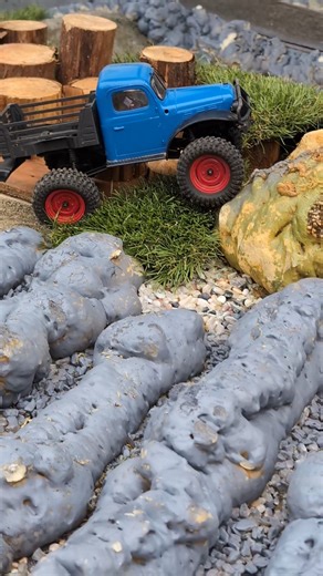 Little course cruise and maintenance today #rccrawler #crawlercourse #miniature #fms #tacoma #mini