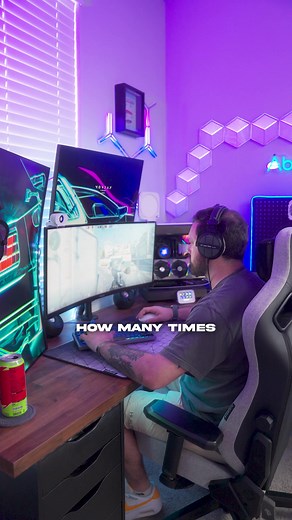 Desk pads are overrated, change my mind 😤 Yes gaming desk pads look good, but in my opinion, squares beat them 11 times out of 10 🤷🏻‍♂️ #mousepads #gamingmousepad #deskpad #techtok #gamingperipherals #mousepad #aboveaveragefps