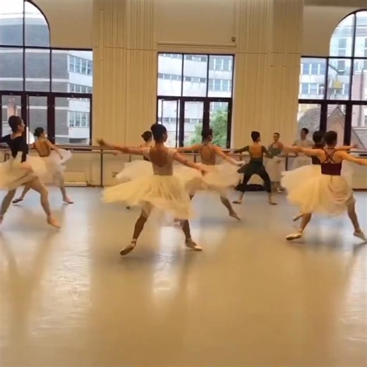 191K views · 5.2K reactions | Dancers from The Birmingham Royal Ballet in Interlinked rehearsal, choreography by Juliano Nunes and music by Luke Howard | Núcleo de Dança Carolina Cox | Facebook
