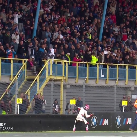 That's one lucky fan! 🧤 #BSB Live on TNT Sports and Discovery | TNT Sports Bikes