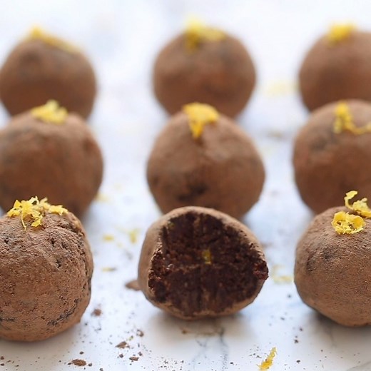 These VEGAN Chocolate Orange Truffles make the perfect sweet treat! 🍫🍊 They're healthy, grain-free, low sugar and seriously delicious. They're also easy to make! RECIPE: https://www.simplyquinoa.com/vegan-chocolate-orange-truffles/ | Simply Quinoa