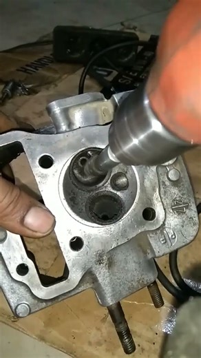 how to clean motorcycle intake head engine#automobile #automotivetools #mecanicadescomplicada