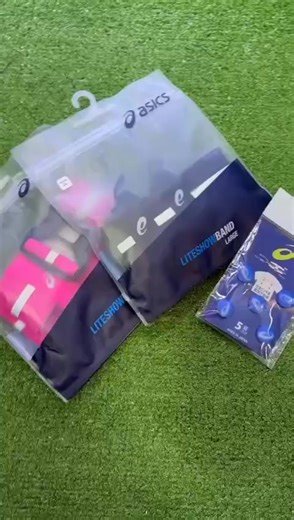 Lleva tu dorsal o número de corredor de la manera más cómoda con esta band large lite show de ASÍCS, Además tiene espacios para que pongas los geles que vas a necesitar en tus próximas carreras. Encuéntralos en nuestra tienda ⬇️ Estamos ubicados en Calle Cantuarias #140 (CC Cantuarias) Piso 2 Int. 221. Miraflores (Cerca al parque Kennedy) Atendemos de Lunes a Sábados de 2pm a 8pm #asics #asicsrunning #asicsperu #perurunners