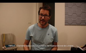 (RE-)découvrez votre Orchestre et ses musiciens ! Des vidéos qui se regardent aussi avec les enfants, pour découvrir les instruments. Débutons cette nouvelle semaine avec Yannick, clarinette basse solo à l'Orchestre de l'Opéra national de Lorraine, et un trio en solo avec un extrait de Casse Noisette de Tchaïkovsky ! | Opéra national de Nancy-Lorraine