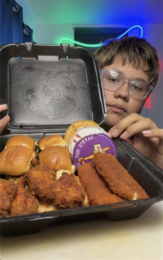 Let’s set up a Mukbang, with dave’s hot chicken #setup #daveshotchicken #mukbang #chicken #mukbangeatingshow