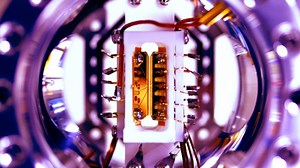 Scientists crack programmable quantum computer challenge