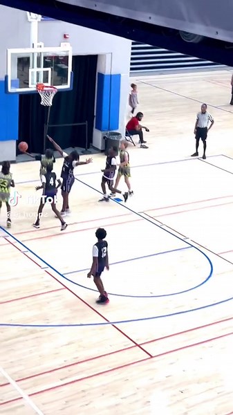 Working on the left hand 💪🏾🏀 #ballislife🏀 #stillworking #basketball #10ubasketball