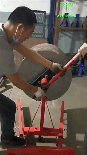 Heavy-Duty 2000lbs Engine Stand with Folding Legs and Arms for Professional Automotive Repair