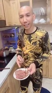 Hôm nay phú vào bếp cả nhà a | Phú Lê