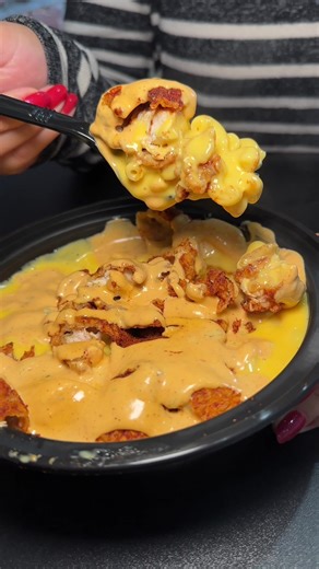 Hot Chicken Mac and Cheese Recipe for Comfort Food Lovers