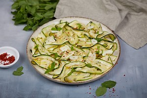 Zucchini Salad: the healthy, fresh recipe made with raw zucchini