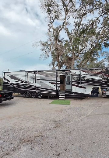 Ultimate Camper Tour: Living in a Tiny Home on Wheels