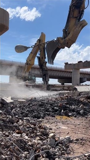 how to operate a poclain machine in just 10 minutes😱#sehar