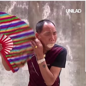 Using just his mouth and some sawdust, this guy is able to breath FIRE! 😲🔥 | UNILAD