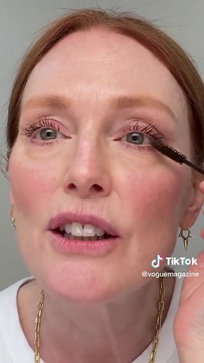 Julianne Moore and Marisa Tomeii's Cousin Connection Revealed
