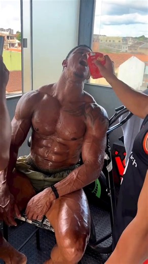 Sweaty Man #muscles #fitness #gymbro #musclelove #fitnessmodel #muscleaddict #bodybuilding #trainingday #sweat