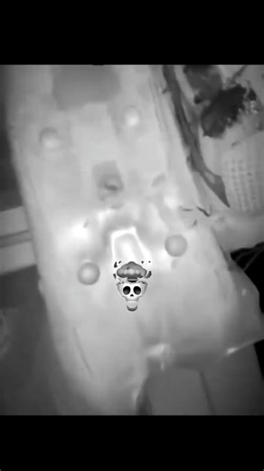 Cuties_cub on Instagram: "在日本，研究人员正利用智能人行道将日常活动转化为清洁能源⚡。这些道路内嵌特殊的压电材料，可以从行人的脚步中收集动能。当人们行走、奔跑或跳跃时，路面会轻微变形，从而产生机械压力。压电晶体将这种压力转化为电能🔋。 这些能量可用于照亮路灯、为公共显示屏供电，甚至监测行人流量。这种技术不仅减少了能源浪费，还展示了未来城市的无限可能🌍。 在东京、京都等城市的试验区，人们的每一步都在为绿色地球贡献力量💚。科技让生活更环保，也让每一个脚步更有意义✨ #日本 #科技 #创新 #可持续 #绿色能源 #未来城市 #环保 #知识 #事实 #推荐 #你知道吗 #技术 #实验 #热门日本利用压电瓷砖将脚步转化为电能 ##"