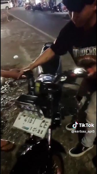 BAGI SIAPAPUN YG LEWAT ADA YG TROUBEL KABARIN SAYA WA DM FREEE UNTUK KALIAN YG MUDIK OKEHH SORR ABANG DA SEMUA NYA HATI HATI DALAM PERJALANAN YA #travelhematramadan #sorr #yrki_indonesia #kerbauapi🔥🔥 #setingan #karbu #yrcc #rxking #135cc #130k #115cc #king135cc #medan #memran #style #konsumen #rxkimg #turing #kingindonesia👑fypking #bengkel