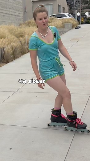 How to make parallel turns down a hill ⚠️ this is an advanced skill! Make sure to MASTER parallel turns before taking them to a hill! Once you know how to turn this is the best way to skate down a hill ⭐️ #inlineskating #tipsandtricks #howto | Polly Skates