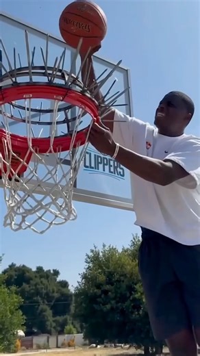 Red Bull Japan🇯🇵 | これが全米No.1シュートコーチ @lethalshooter のゴール確定演出🏀👌 | Instagram