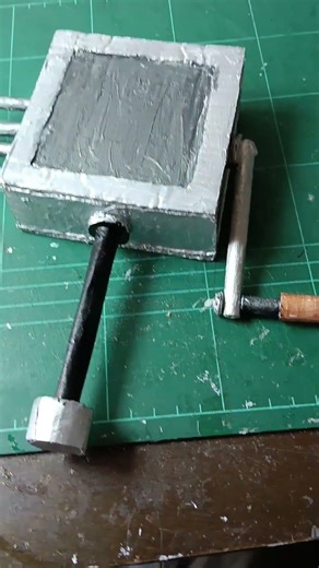 Springlock HandCrank cardboard. painting color #Azfarhazim #FNAF #Springlock #Handcrank #Cardboard