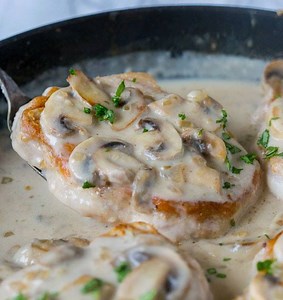 427K views · 707 reactions | These are the most tender pork chops with a creamy and delicious mushroom gravy. Great with noodles, mashed potatoes, rice or even bread to soak up that sauce! Get the recipe - https://dinnersdishesanddesserts.com/smothered-pork-chops-recipe/ | Dinners, Dishes and Desserts | Facebook